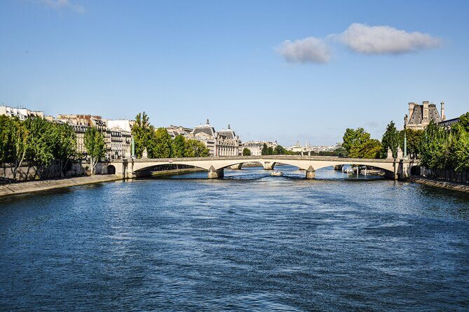 Paris: Cruise, gourmet dinner & live show - Key Points