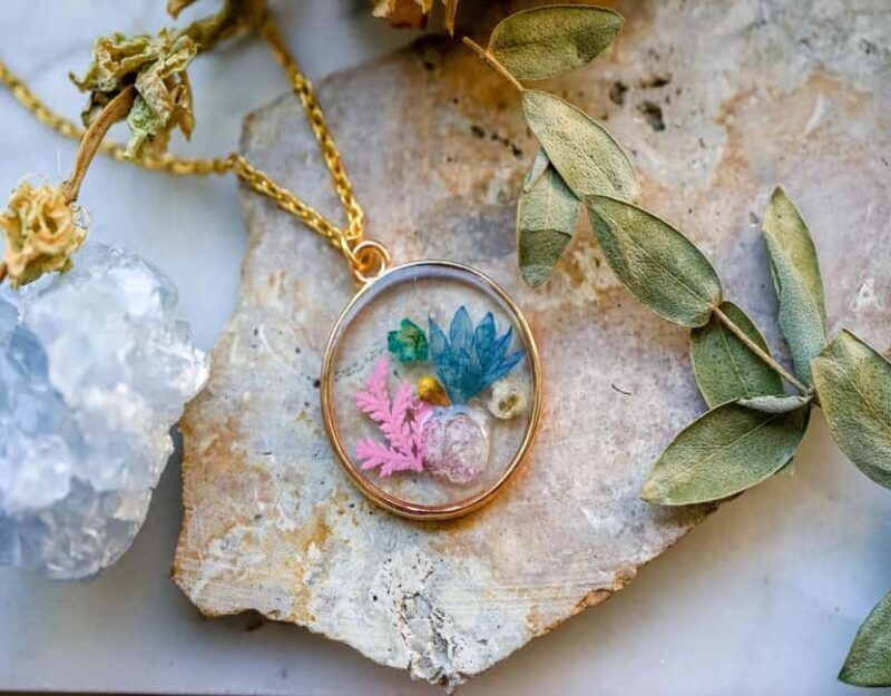 Paris: Duo Resin Jewelry Workshop (Necklace & Earrings) - Paris: Duo Resin Jewelry Workshop (Necklace & Earrings)