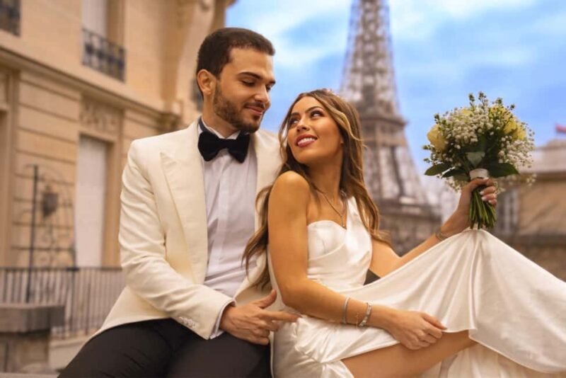 Paris: Eiffel Tower Couple Photoshoot with 50 Edited Photos - Why This Experience Works for Travelers