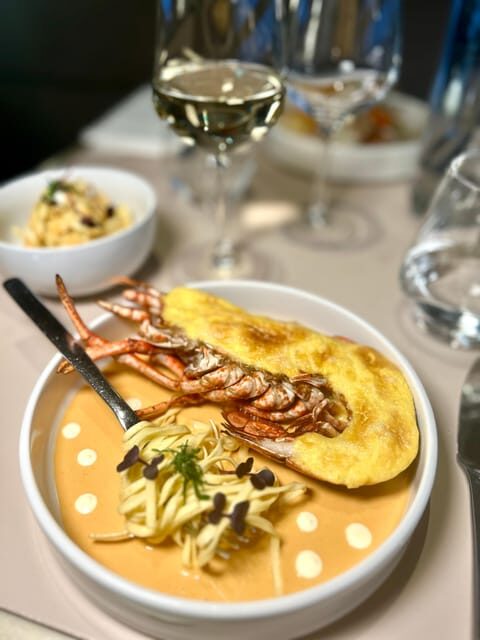 Paris: Eiffel Tower Dining, Gustave Menu at Madame Brasserie - Timing and Atmosphere