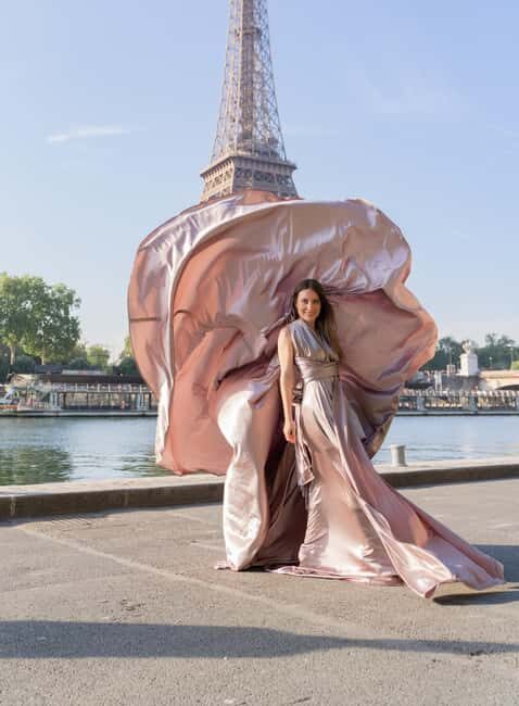 Paris: Eiffel Tower Flying-Dress Photoshoot jonadress - Authentic Feedback from Travelers