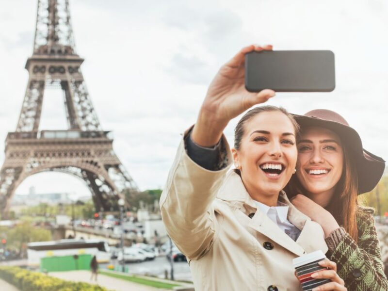 Paris: Eiffel Tower Hosted Tour, Seine Cruise and City Tour - Discover Paris with the Eiffel Tower, Seine Cruise, and City Tour Combo