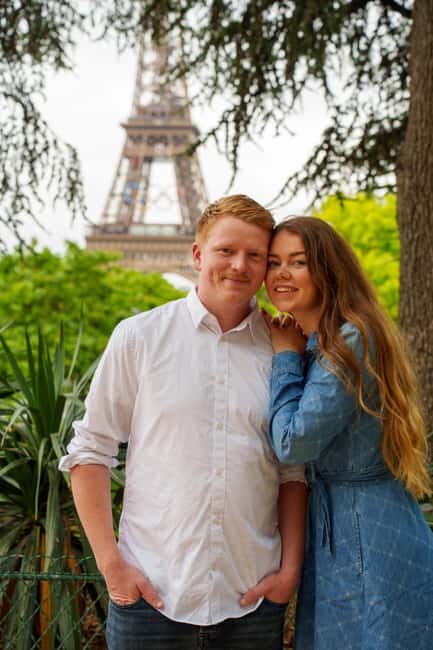 Paris: Eiffel Tower Photoshoot with a Professional - In-Depth Breakdown of the Experience