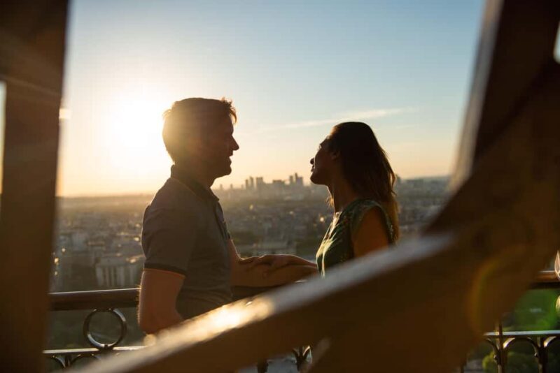 Paris: Eiffel Tower Summit & App to to download and Meal - Practicalities and What to Keep in Mind