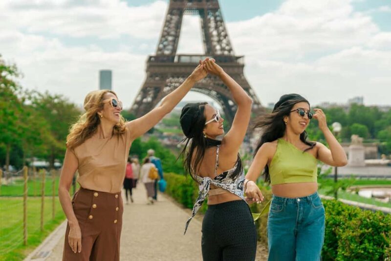 Paris: Eiffel Tower Vintage Photoshoot - Key Points