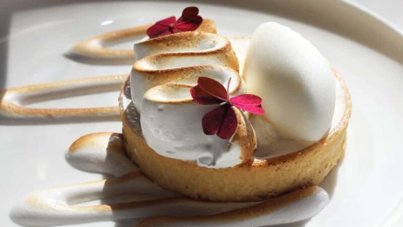 Paris: Elegant Dinner with Drinks in the Eiffel Tower - FAQs