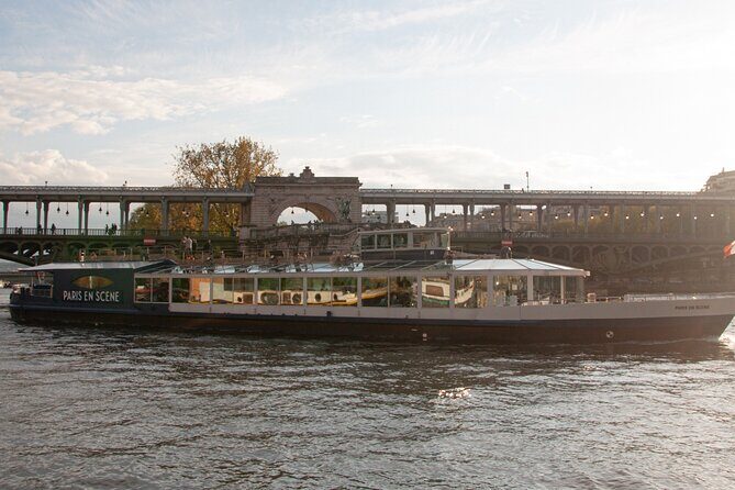Paris en Scene 3 Course Seine River Dinner Cruise - FAQ