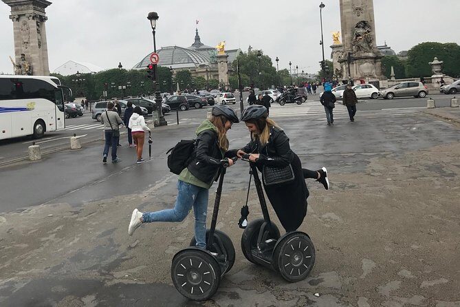 Paris: Experience Segway Top Highlights Small Group 2 Hours - Who Should Consider This Tour?