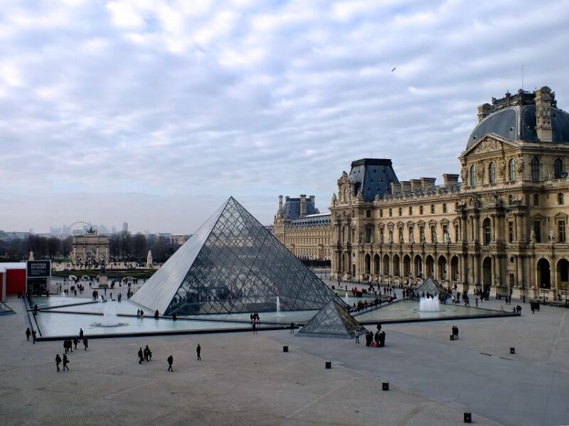 Paris: Express Walk with a Local in 90 minutes - Practical Details and What to Bring