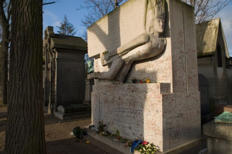 Paris: Famous Graves of Pere Lachaise Cemetery Guided Tour - In The Sum Up