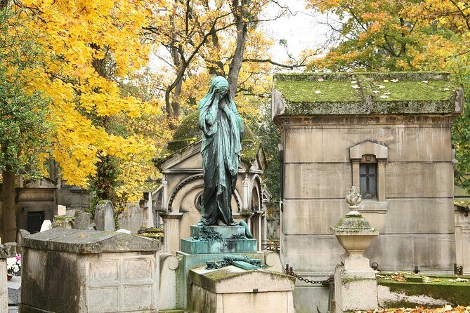 Paris: Famous Graves of Pere Lachaise Cemetery Guided Tour - The Sum Up