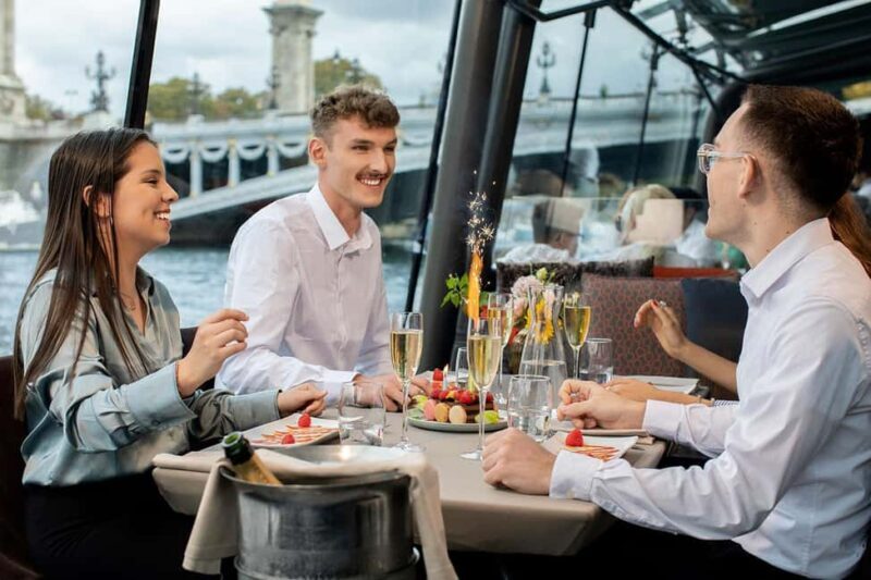 Paris: Festive Paris Lunch Cruise on Christmas Day - The Experience in Perspective