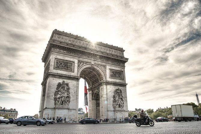 Paris First Time Private Tour with Notre Dame, Montmartre & Arc de Triomphe - Exploring the Highlights of the Paris First Time Private Tour