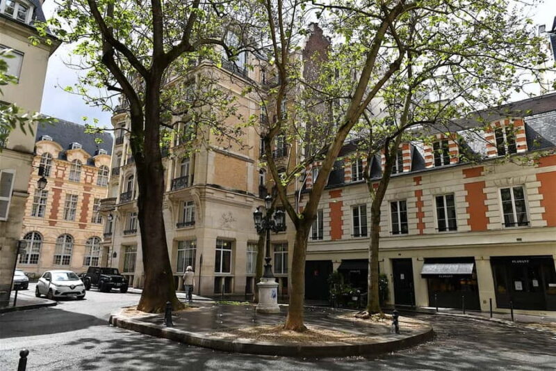 Paris: from Danton to Taylor Swift, fascinating anecdotes and iconic locations - Key Points