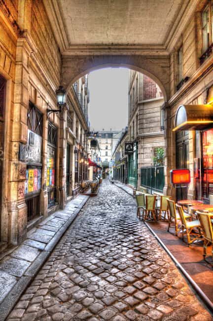 Paris: from Danton to Taylor Swift, fascinating anecdotes and iconic locations - Why We Think You Should Consider This Tour