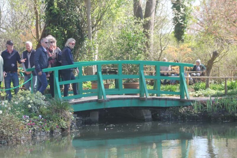 Paris: Giverny Gardens Day Trip with Professional Tour Guide - Authenticity and Insights from Travelers