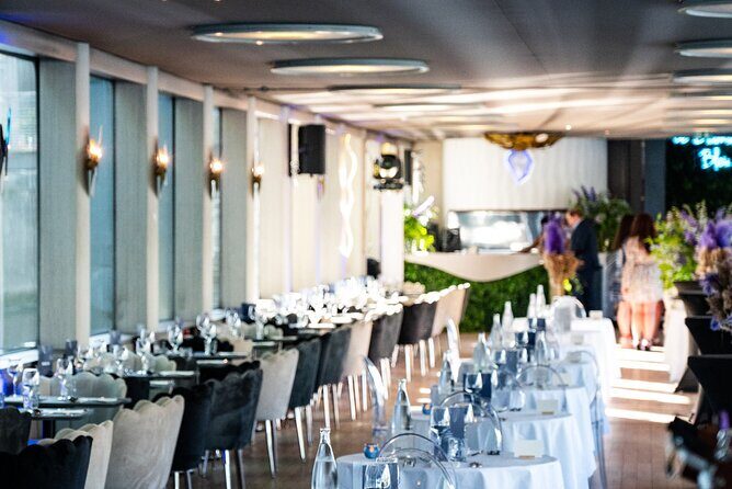 Paris Gourmet Dinner Seine River Cruise with Singer and DJ Set - A Closer Look at the Experience