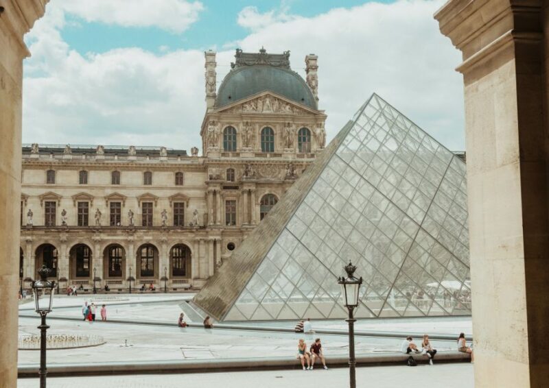 Paris: Gourmet Food Tour & Louvre Museums Guided Tour - Who Should Consider This Tour?