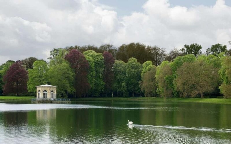 Paris: Half-Day Trip to Fontainebleau with a Local - Discover Fontainebleau and Vaux le Vicomte: A Private Half-Day Tour from Paris