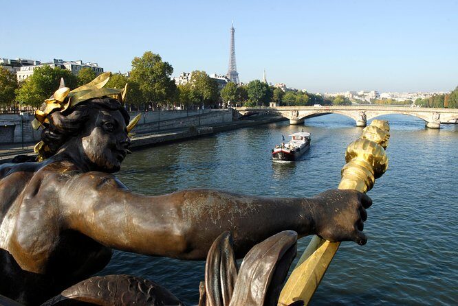 Paris Highlights Immersive Coach Tour - Analyzing the Value
