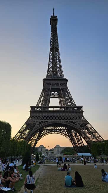 Paris Highlights: Private Day Tour with Photos & Transfers - Key Points