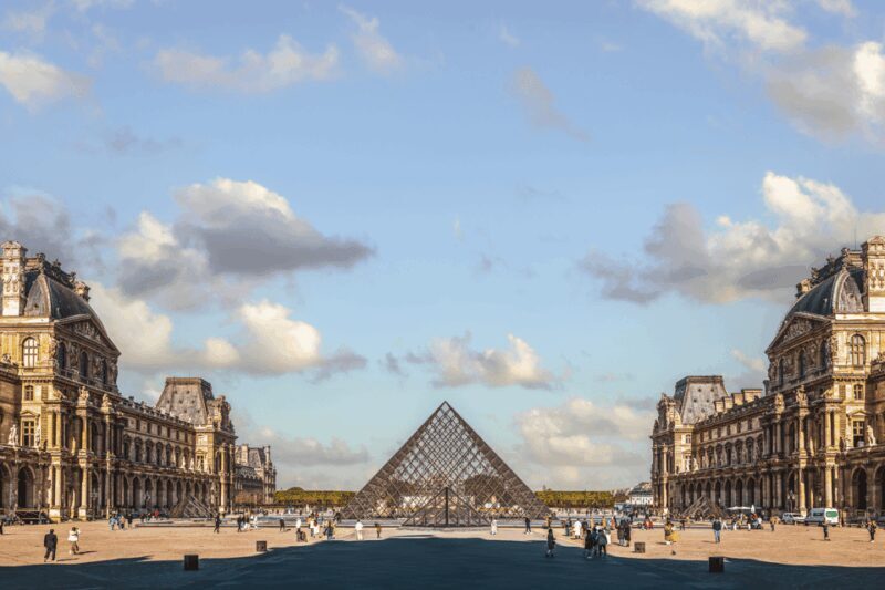 Paris Historic Islands Walk: Seine, Notre Dame & Louvre View - The Flower Market Elizabeth II: Colorful and Authentic