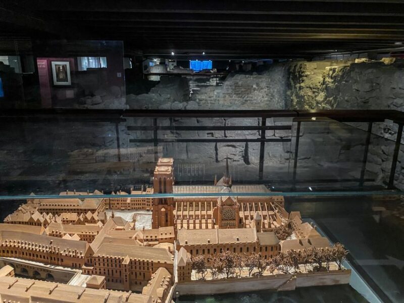 Paris: Île de la Cité and Notre-Dame Walking Tour With Crypt - A Deep Dive into the Experience