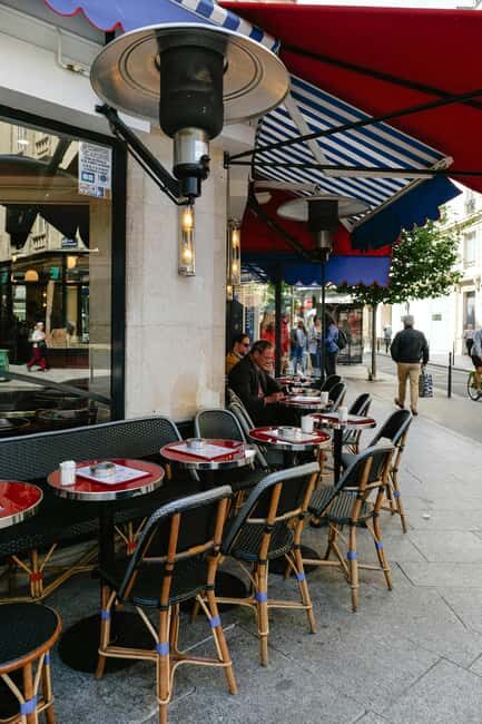 Paris in Winter: 3 days of adventure with a local guide - Day 2: Montmartre and Shopping