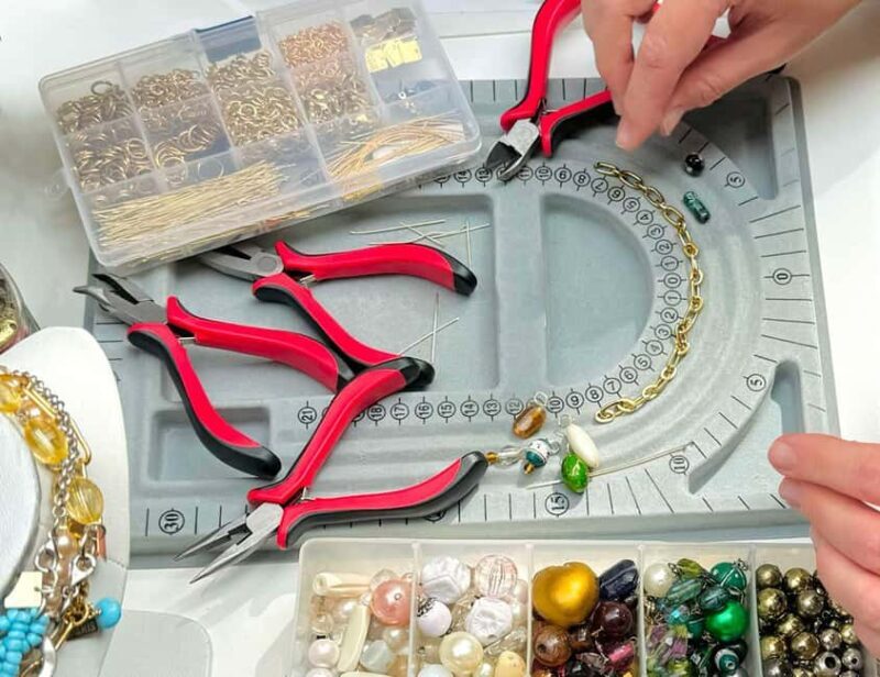 Paris: Jewelry Making Upcycling Workshop - The Value of the Experience