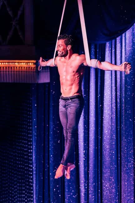 Paris: La Nouvelle Eve Cabaret Show with Champagne - Key Points