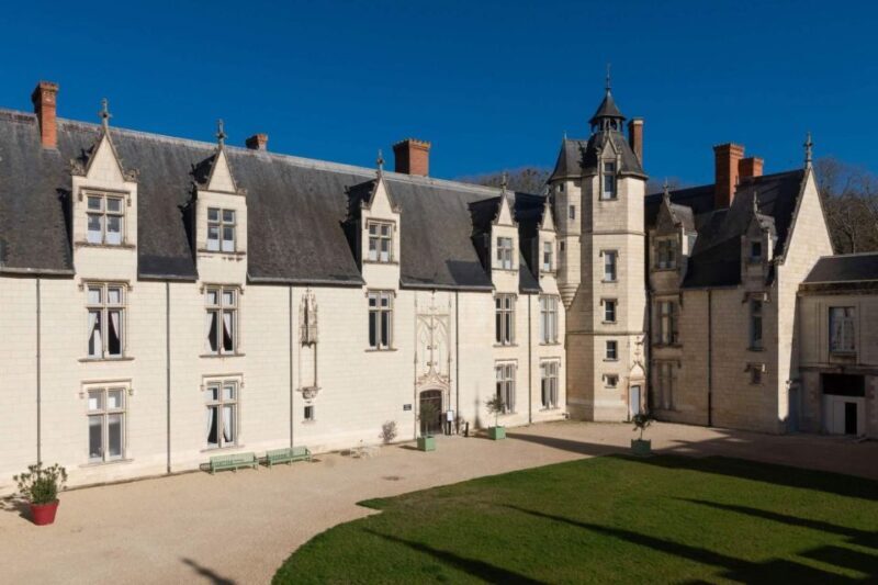 Paris: Latin Quarter Half Day Tour with Café Break - The Heart of the Latin Quarter: The Panthéon and the Gardens