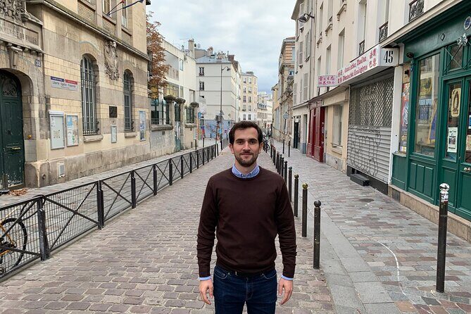 Paris Latin quarter: Private walking tour with a local guide - Key Points