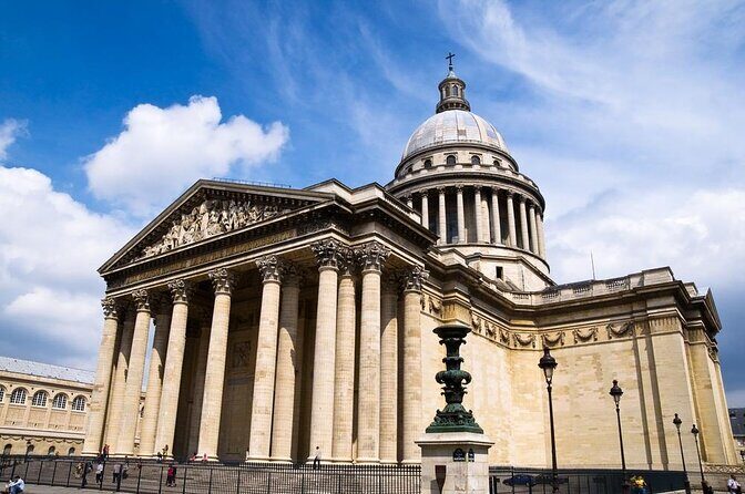 Paris Latin Quarter Pub Crawl Bars and Clubs - The Sum Up