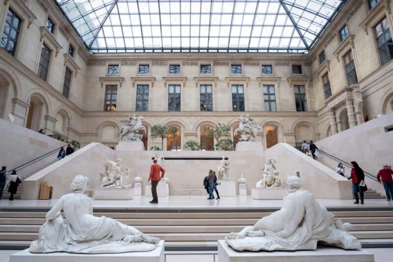 Paris: Louvre access with multilingual Host -Reserved access - Quick Overview of the Tour Experience