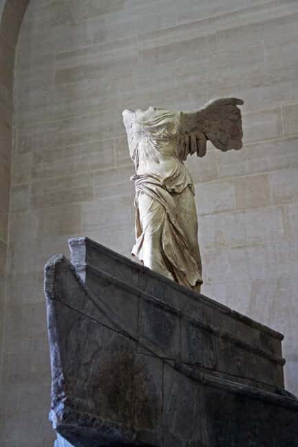 Paris: Louvre Museum Skip-the-Line Guided Tour - Exploring the Louvre: A Guided Skip-the-Line Experience with a Touch of Parisian Charm
