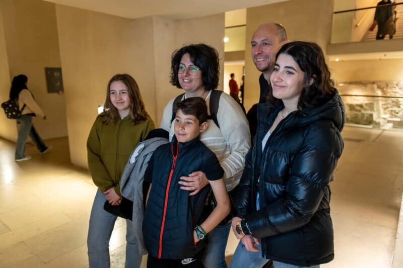 Paris: Louvre Private Family Tour for Kids + Reserved Entry - FAQ
