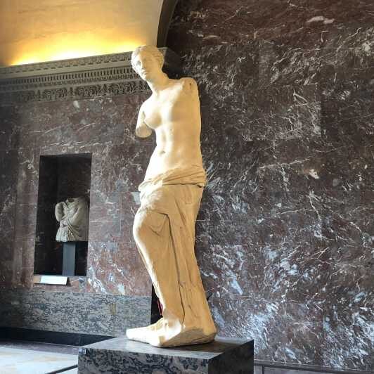 Paris Louvre : Private Treasure Hunt for Families or groups - Starting Point: The Perfect Meet-Up