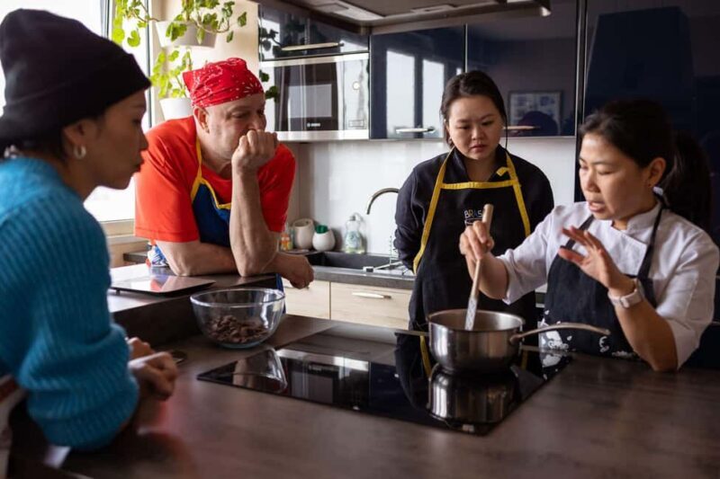 Paris: Macarons class in a parisian home - FAQ