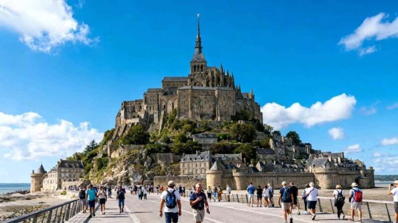Paris: Mont Saint-Michel Chinese Day Trip with free dinner - Who Should Consider This Tour?