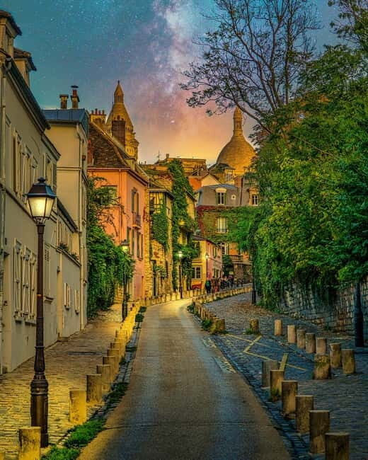 Paris: Montmartre Highlights Walking Tour with a Local Guide - Who Should Consider This Tour?