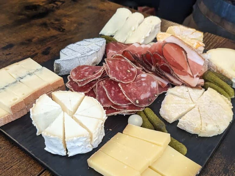 Paris: Montmartre/Pigalle Foodie Tour with Tastings - The Guide and Group Experience