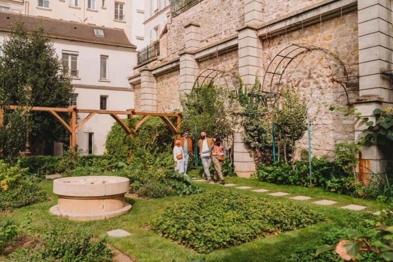 Paris: Montmartre Semi-Private Walking Tour - Key Points