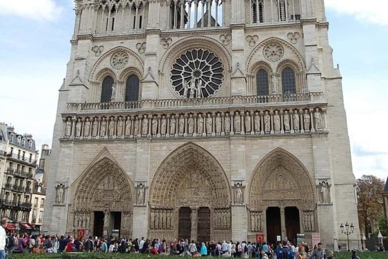 Paris : Montmartre Walking Tour - Exploring Montmartre: A Closer Look at the Itinerary