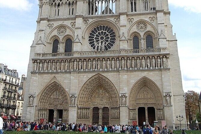 Paris Montmartre Walking Tour With A Guide - Starting at Sacré-Cœur: The View and the Vibe