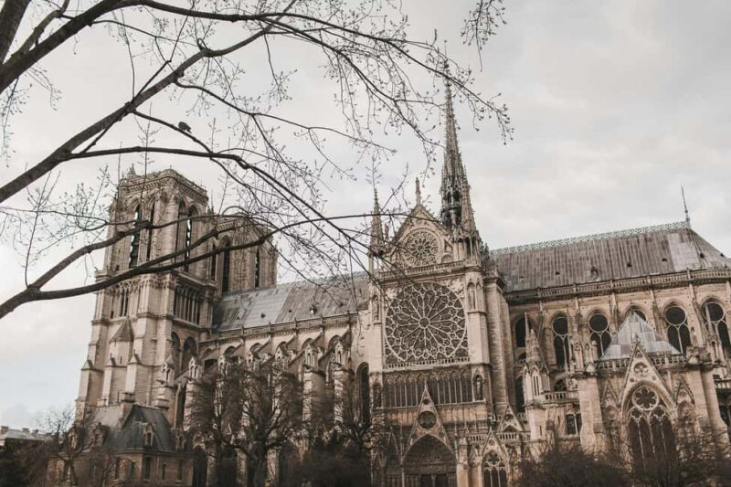 Paris: Notre Dame Exteriors and Ile de la Cité Walking Tour - Key Points