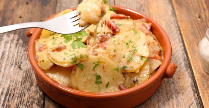 Paris: Old Town and French Food Private Tour - Discovering Paris’s Historic Old Town with a Culinary Focus