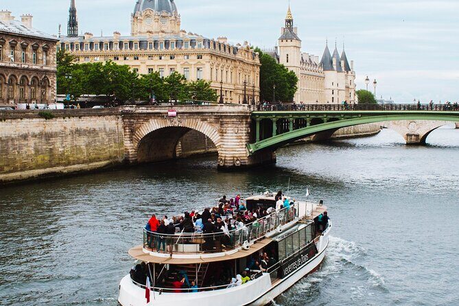 Paris - One Hour Seine River Cruise with Recorded Commentary - A Close Look at the Seine River Cruise Experience