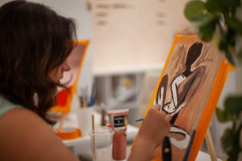 Paris : Painting experience in an art cafe - Key Points