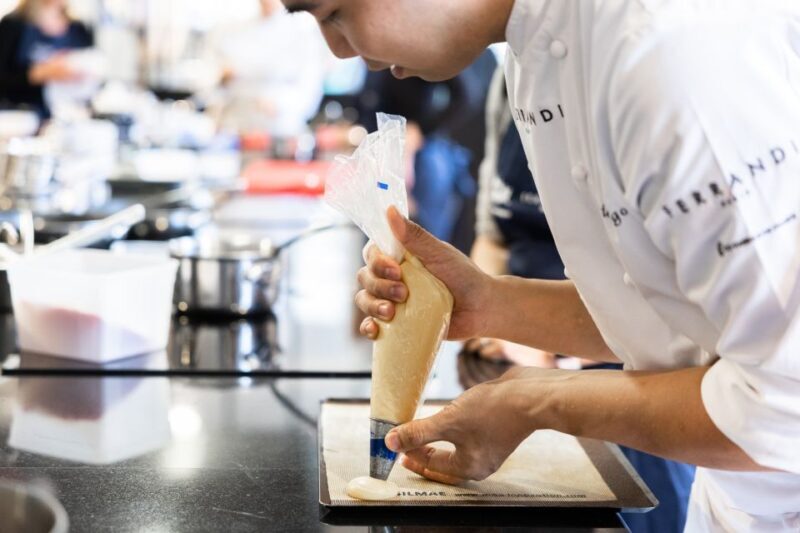 Paris: Pastry Class with Ferrandi Chef at Galeries Lafayette - Group Size and Atmosphere