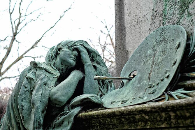 Paris Père Lachaise Cemetery Love Affairs and Death Walking Tour - In-Depth Review of the Père Lachaise Love Affairs and Death Tour